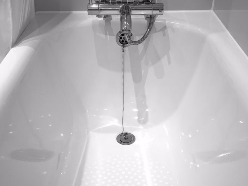 bath-tub-with-stopped-drain